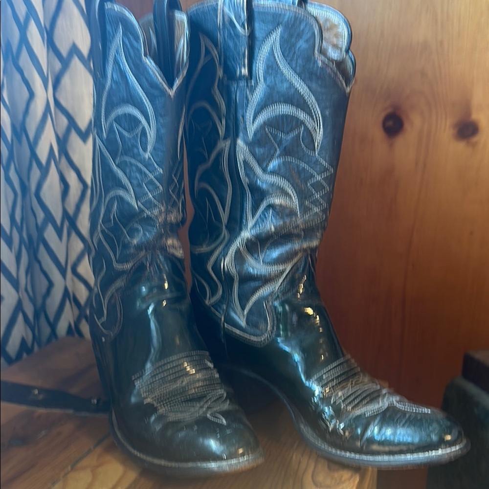 Black Cowboy Boots with White Stitching